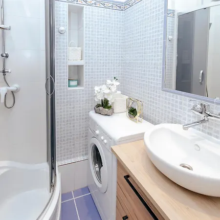 Aleje Jerozolimskie 42 - Parking Free - Better Warschau