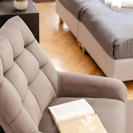 Aleje Jerozolimskie 42 - Parking Free - Better