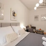 Aleje Jerozolimskie 42 - Parking Free - Better